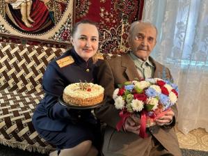 В Светлограде сотрудники СК России поздравили ветерана Великой Отечественной войны с 99-летием