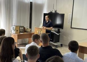 В Светлограде представитель следствия СК России провела профилактическую беседу в общеобразовательном учреждении