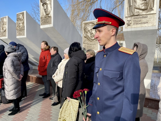Офицеры СК России приняли участие в торжественном мероприятии, посвященном Дню освобождения Петровского района от немецко-фашистских захватчиков Офицеры СК России приняли участие в торжественном мероприятии, посвященном Дню освобождения Петровского района от немецко-фашистских захватчиков